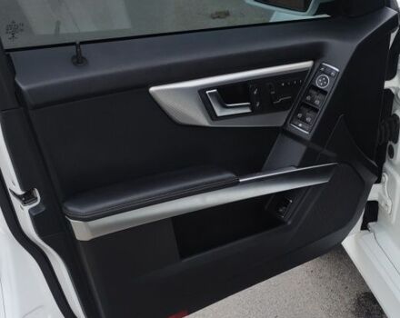 Белый Мерседес 250, объемом двигателя 2.1 л и пробегом 138 тыс. км за 15500 $, фото 19 на Automoto.ua