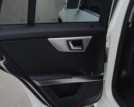 Белый Мерседес 250, объемом двигателя 2.1 л и пробегом 138 тыс. км за 15500 $, фото 13 на Automoto.ua