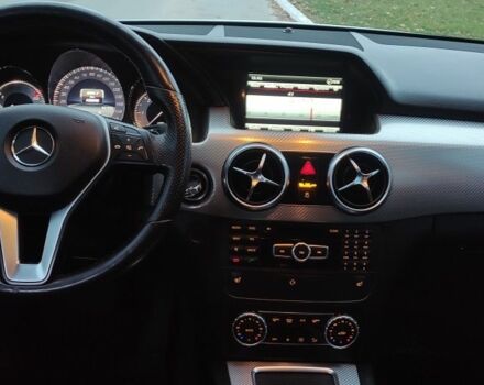 Белый Мерседес 250, объемом двигателя 2.1 л и пробегом 138 тыс. км за 15500 $, фото 7 на Automoto.ua