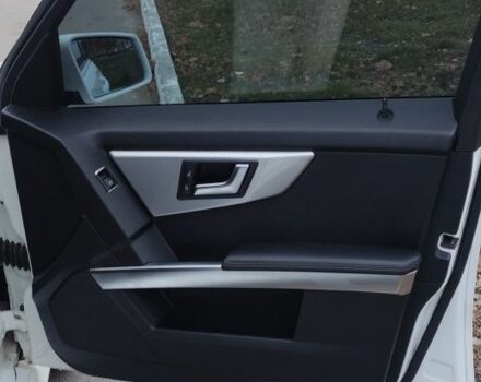 Белый Мерседес 250, объемом двигателя 2.1 л и пробегом 138 тыс. км за 15500 $, фото 15 на Automoto.ua