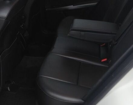 Белый Мерседес 250, объемом двигателя 2.1 л и пробегом 138 тыс. км за 15500 $, фото 11 на Automoto.ua