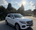 Белый Мерседес 250, объемом двигателя 2.1 л и пробегом 119 тыс. км за 44154 $, фото 1 на Automoto.ua