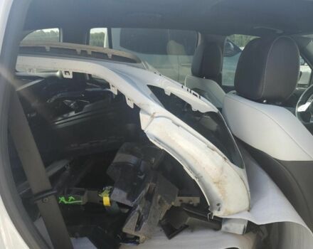 Белый Мерседес 250, объемом двигателя 2 л и пробегом 25 тыс. км за 22600 $, фото 6 на Automoto.ua