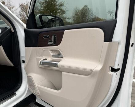 Белый Мерседес 250, объемом двигателя 2 л и пробегом 36 тыс. км за 49000 $, фото 11 на Automoto.ua