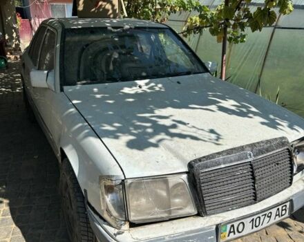 Білий Мерседес 250, об'ємом двигуна 2.5 л та пробігом 550 тис. км за 900 $, фото 1 на Automoto.ua