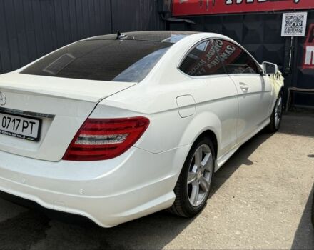 Білий Мерседес 250, об'ємом двигуна 1.8 л та пробігом 135 тис. км за 11200 $, фото 1 на Automoto.ua