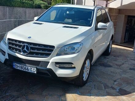 Белый Мерседес 250, объемом двигателя 2.1 л и пробегом 183 тыс. км за 16900 $, фото 1 на Automoto.ua