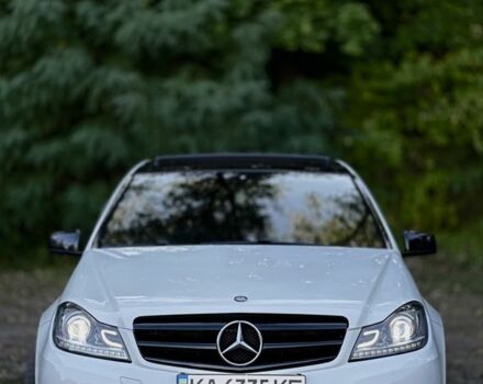 Білий Мерседес 250, об'ємом двигуна 1.8 л та пробігом 230 тис. км за 12555 $, фото 1 на Automoto.ua