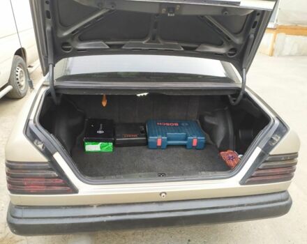 Бежевый Мерседес 250, объемом двигателя 2.5 л и пробегом 600 тыс. км за 2000 $, фото 3 на Automoto.ua