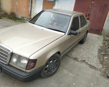 Бежевый Мерседес 250, объемом двигателя 2.5 л и пробегом 600 тыс. км за 2000 $, фото 4 на Automoto.ua