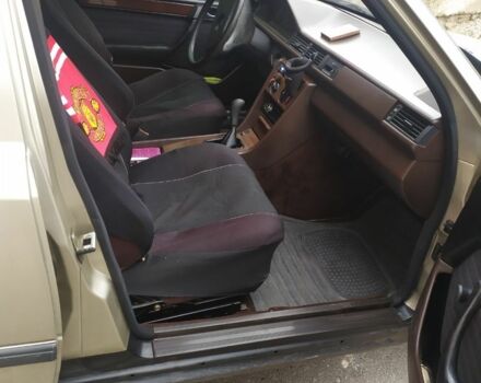 Бежевый Мерседес 250, объемом двигателя 2.5 л и пробегом 600 тыс. км за 2000 $, фото 6 на Automoto.ua