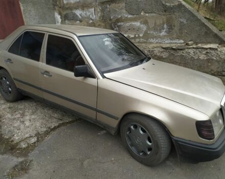 Бежевый Мерседес 250, объемом двигателя 2.5 л и пробегом 600 тыс. км за 2000 $, фото 5 на Automoto.ua