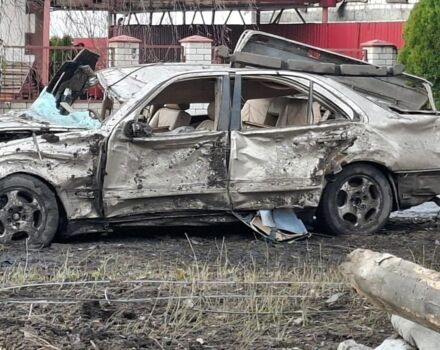 Бежевый Мерседес 250, объемом двигателя 3.2 л и пробегом 200 тыс. км за 300 $, фото 1 на Automoto.ua