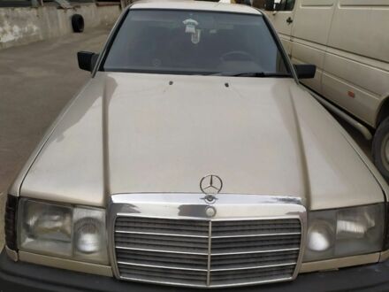 Бежевый Мерседес 250, объемом двигателя 2.5 л и пробегом 600 тыс. км за 2000 $, фото 1 на Automoto.ua