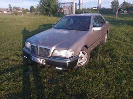 Бежевий Мерседес 250, об'ємом двигуна 2.5 л та пробігом 480 тис. км за 850 $, фото 1 на Automoto.ua
