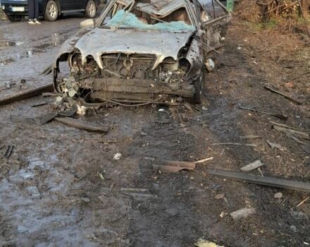 Бежевый Мерседес 250, объемом двигателя 3.2 л и пробегом 200 тыс. км за 300 $, фото 1 на Automoto.ua