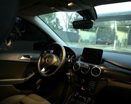 Черный Мерседес 250, объемом двигателя 0 л и пробегом 154 тыс. км за 10100 $, фото 7 на Automoto.ua