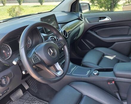 Чорний Мерседес 250, об'ємом двигуна 0 л та пробігом 81 тис. км за 16260 $, фото 9 на Automoto.ua