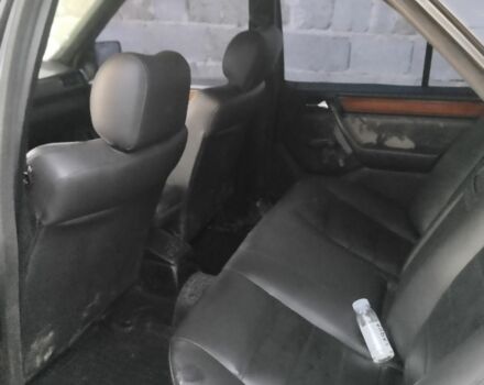 Черный Мерседес 250, объемом двигателя 2.5 л и пробегом 300 тыс. км за 2400 $, фото 5 на Automoto.ua