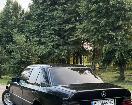 Черный Мерседес 250, объемом двигателя 2.5 л и пробегом 300 тыс. км за 2400 $, фото 10 на Automoto.ua