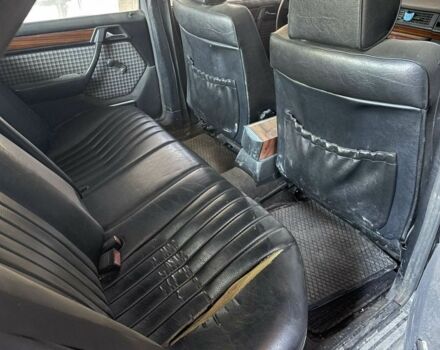 Чорний Мерседес 250, об'ємом двигуна 2.5 л та пробігом 450 тис. км за 850 $, фото 6 на Automoto.ua