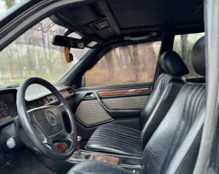 Черный Мерседес 250, объемом двигателя 2.5 л и пробегом 400 тыс. км за 1999 $, фото 6 на Automoto.ua