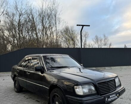 Черный Мерседес 250, объемом двигателя 2.5 л и пробегом 400 тыс. км за 1999 $, фото 1 на Automoto.ua