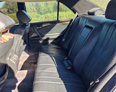 Чорний Мерседес 250, об'ємом двигуна 2.5 л та пробігом 340 тис. км за 3500 $, фото 4 на Automoto.ua