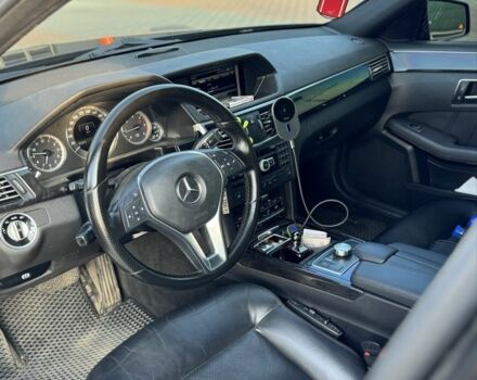 Чорний Мерседес 250, об'ємом двигуна 2.1 л та пробігом 250 тис. км за 17000 $, фото 12 на Automoto.ua