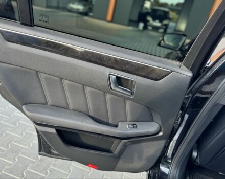 Чорний Мерседес 250, об'ємом двигуна 2.1 л та пробігом 250 тис. км за 17000 $, фото 14 на Automoto.ua