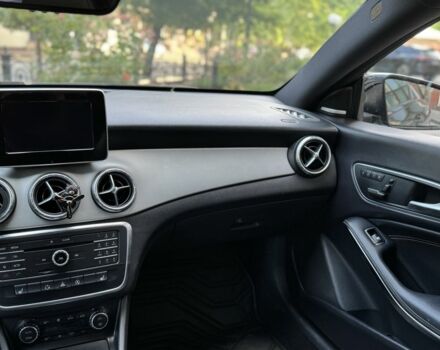 Черный Мерседес 250, объемом двигателя 2 л и пробегом 152 тыс. км за 15000 $, фото 9 на Automoto.ua