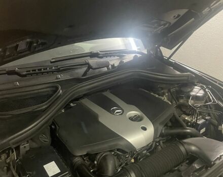 Черный Мерседес 250, объемом двигателя 2.1 л и пробегом 260 тыс. км за 35000 $, фото 3 на Automoto.ua