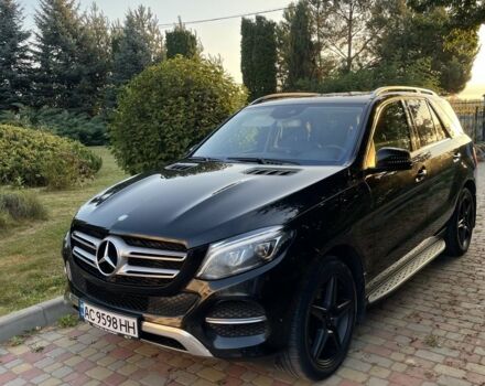 Черный Мерседес 250, объемом двигателя 2.1 л и пробегом 260 тыс. км за 35000 $, фото 1 на Automoto.ua