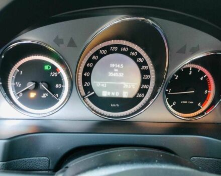 Черный Мерседес 250, объемом двигателя 2.1 л и пробегом 356 тыс. км за 7900 $, фото 7 на Automoto.ua