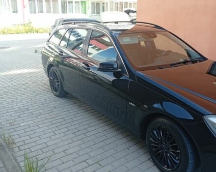 Чорний Мерседес 250, об'ємом двигуна 2.1 л та пробігом 298 тис. км за 9000 $, фото 2 на Automoto.ua