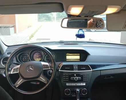 Чорний Мерседес 250, об'ємом двигуна 2.1 л та пробігом 298 тис. км за 9000 $, фото 5 на Automoto.ua