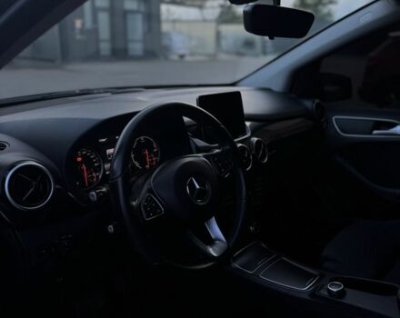 Чорний Мерседес 250, об'ємом двигуна 0 л та пробігом 147 тис. км за 10900 $, фото 7 на Automoto.ua