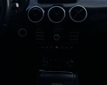 Чорний Мерседес 250, об'ємом двигуна 0 л та пробігом 147 тис. км за 10900 $, фото 12 на Automoto.ua