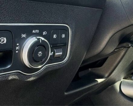 Черный Мерседес 250, объемом двигателя 2 л и пробегом 179 тыс. км за 677 $, фото 2 на Automoto.ua