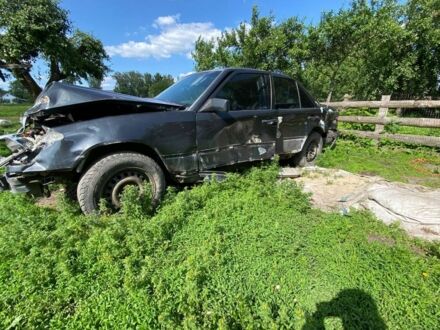 Мерседес 250 1992 у Рівному на Automoto.ua Чорний Мерседес 250, об'ємом двигуна 2.5 л та пробігом 400 тис. км за 1000 $, фото 1 на Automoto.ua