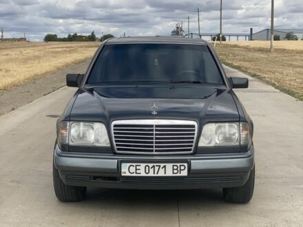 Черный Мерседес 250, объемом двигателя 2.5 л и пробегом 550 тыс. км за 4200 $, фото 1 на Automoto.ua