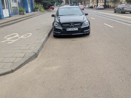 Чорний Мерседес 250, об'ємом двигуна 1.8 л та пробігом 196 тис. км за 12000 $, фото 1 на Automoto.ua