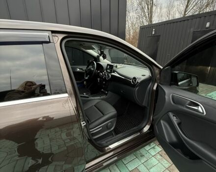 Коричневий Мерседес 250, об'ємом двигуна 0 л та пробігом 99 тис. км за 10900 $, фото 3 на Automoto.ua