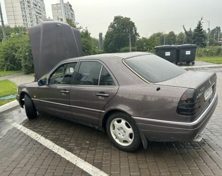 Коричневый Мерседес 250, объемом двигателя 2.5 л и пробегом 330 тыс. км за 2800 $, фото 3 на Automoto.ua
