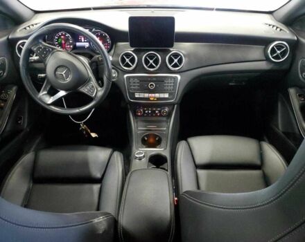 Красный Мерседес 250, объемом двигателя 2 л и пробегом 50 тыс. км за 3500 $, фото 7 на Automoto.ua