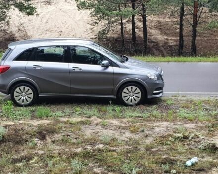 Сірий Мерседес 250, об'ємом двигуна 0 л та пробігом 122 тис. км за 9200 $, фото 2 на Automoto.ua