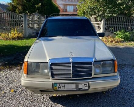 Серый Мерседес 250, объемом двигателя 2.5 л и пробегом 400 тыс. км за 1207 $, фото 5 на Automoto.ua