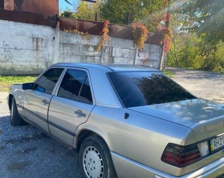 Серый Мерседес 250, объемом двигателя 2.5 л и пробегом 400 тыс. км за 1207 $, фото 2 на Automoto.ua