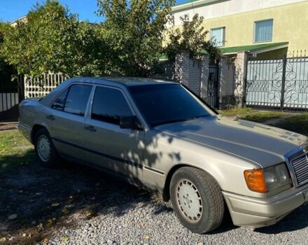 Серый Мерседес 250, объемом двигателя 2.5 л и пробегом 400 тыс. км за 1207 $, фото 3 на Automoto.ua