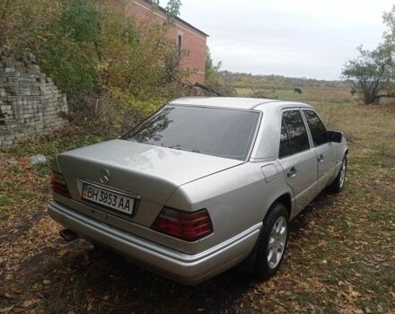 Серый Мерседес 250, объемом двигателя 0 л и пробегом 300 тыс. км за 3000 $, фото 2 на Automoto.ua